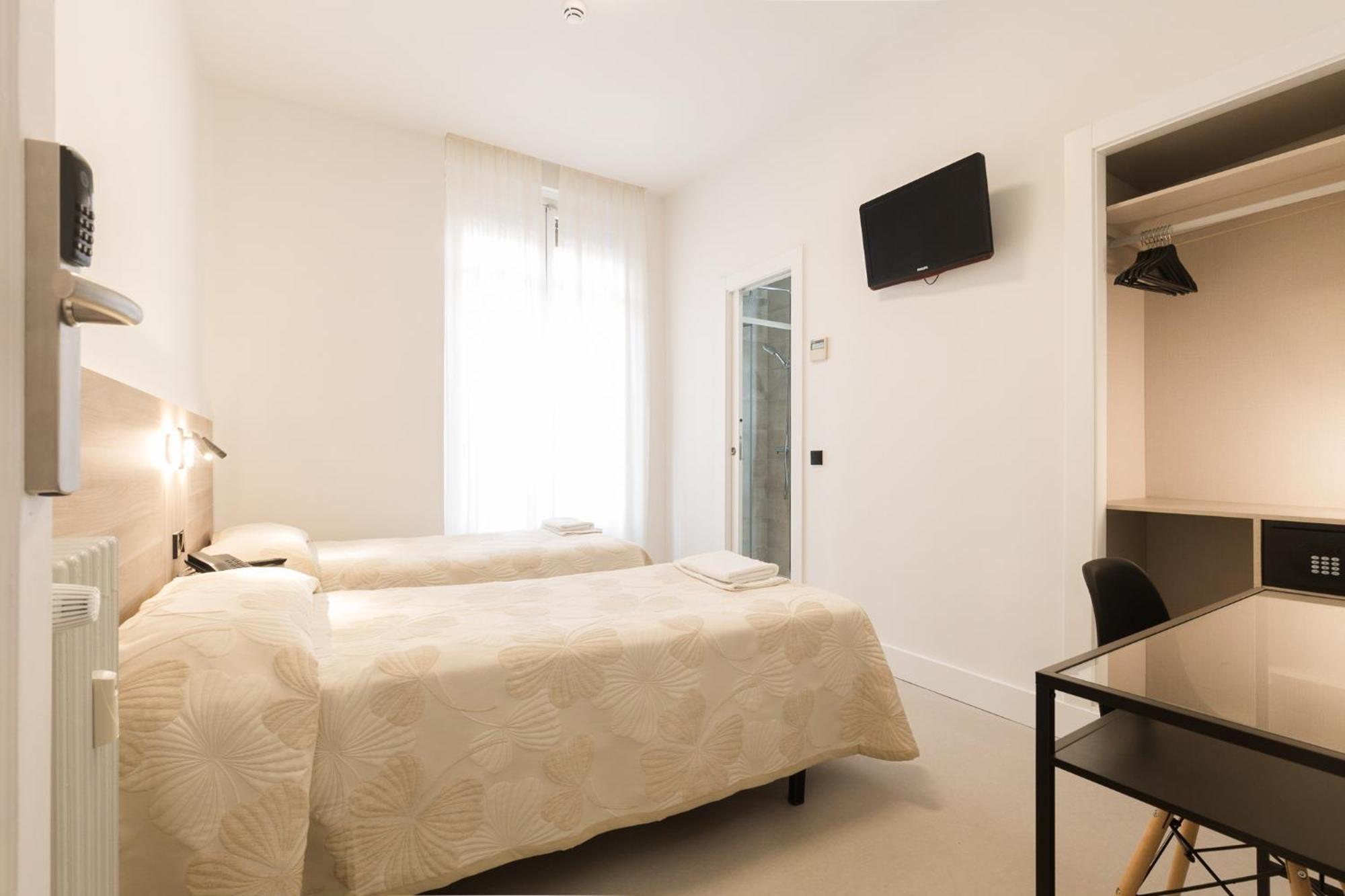 Hostal Excelsior Madrid Ngoại thất bức ảnh